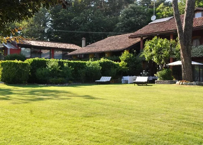 la casa rossa nel bosco