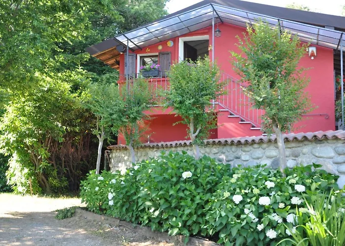 la casa rossa nel bosco
